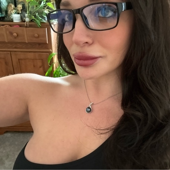 Meet your Posher, Nina - Picture 1 of 1